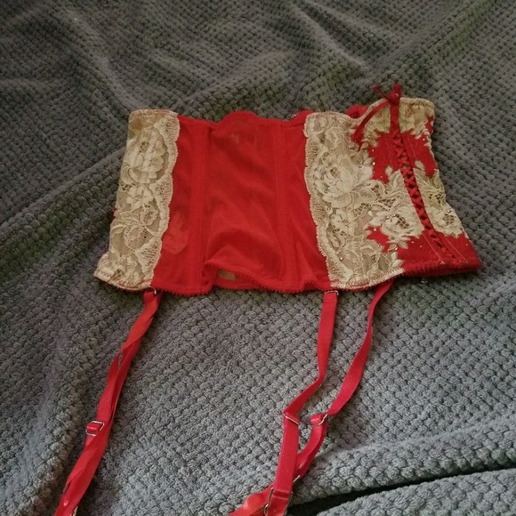 Stunning lace garter belt - Picture 4 of 5